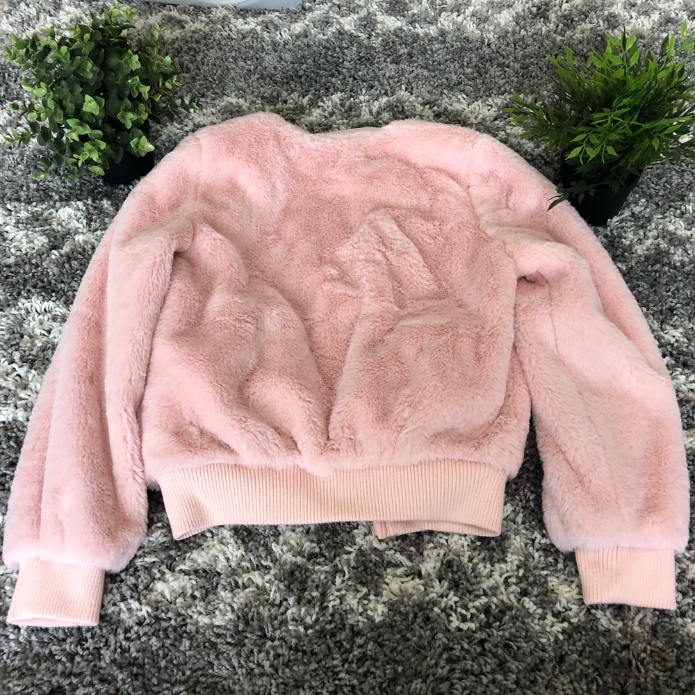 🎀Host pick🎀NWT Pink faux fur coat - Picture 4 of 4